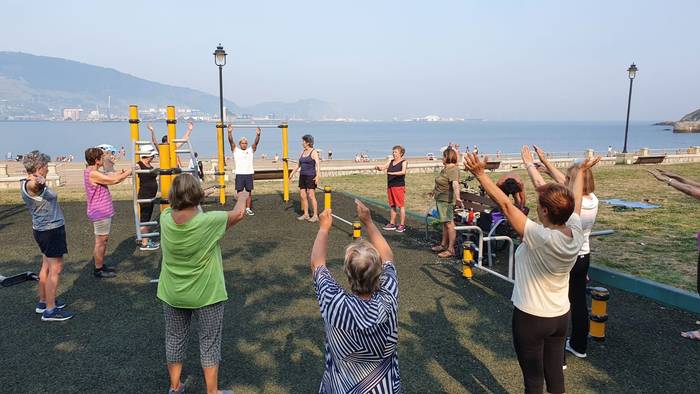 Udako domeketan doako yoga saioak egingo dituzte Ereaga hondartzan