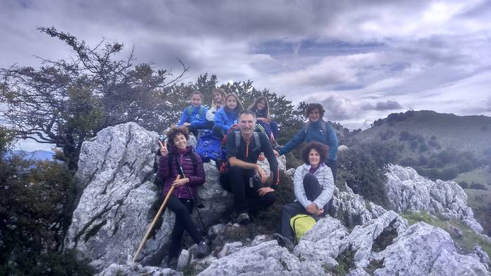Mairulegorreta kobazuloa eta Arroriano ezagutzeko txangoa egingo du domekan Etzandarri euskal mendi-taldeak