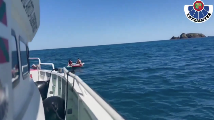 Ertzaintzak paddle surf egiten ari ziren lau pertsona erreskatatu ditu Gorlizen