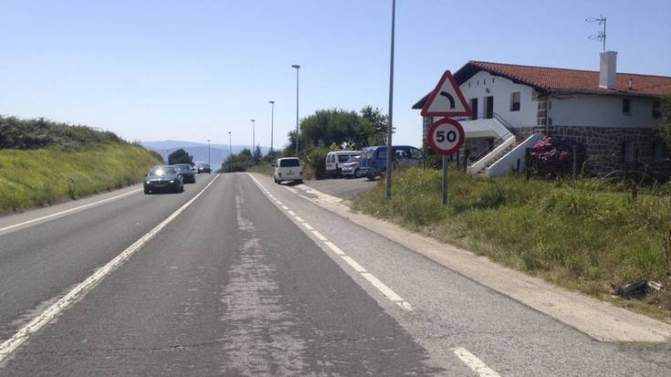 Ibilgailuen abiadura 50 km/h-ra murriztu dute BI-3114 errepidean, Barrika parean