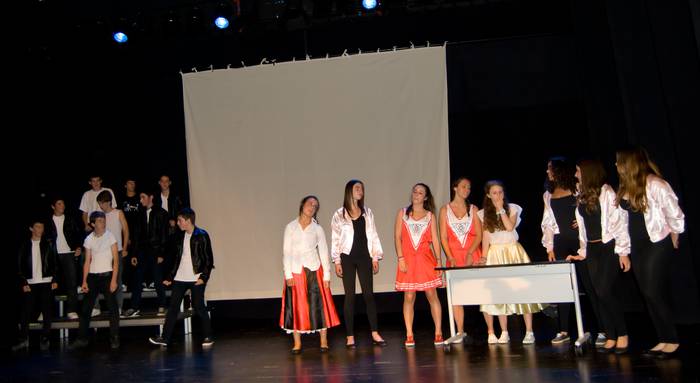 Iberreko ikasleek "Grease" antzeztuko dute barikuan, Kurtzion