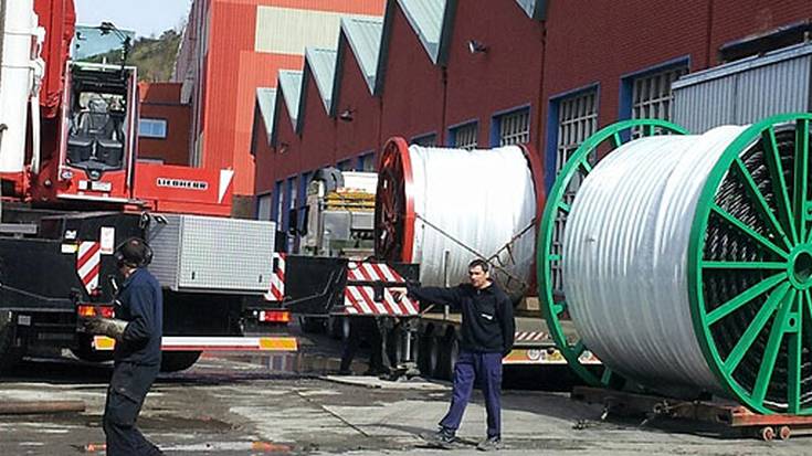 Langile bat hil da Erandioko Cables y Alambres enpresan
