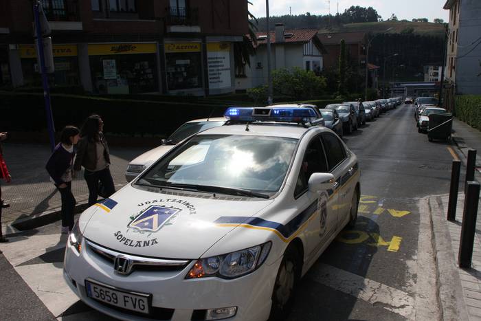 Sopelako udaltzain bi ikertzen ari dira Ernaiko kide baten ustezko atxiloketa irregularra dela-eta