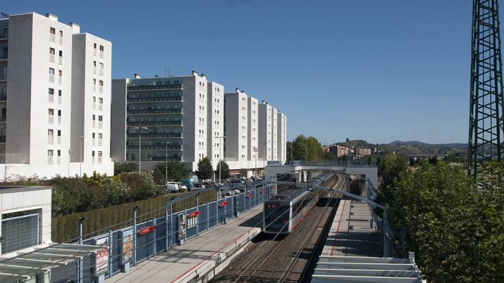 Metro-zerbitzua berrezarri dute, arazo elektriko batek hainbat atzerapen eragin ostean
