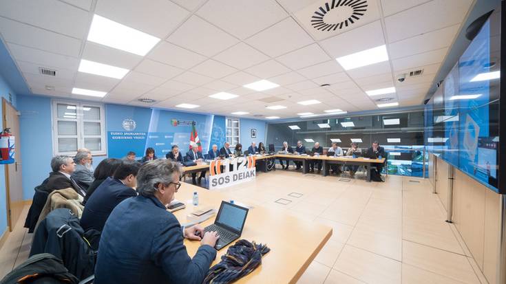 Eusko Jaurlaritzak ez du uste egunotan kostaldean aurkitutako plastikozko pinportak Galiziatik etorritakoak direnik