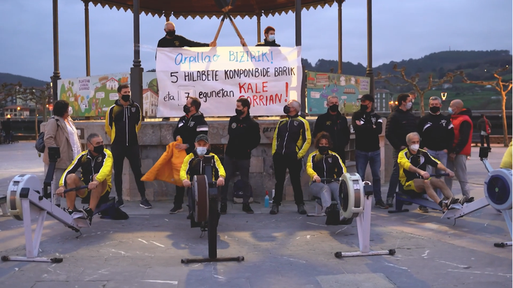 Kaleratzeko dekretua beteta, Arpillaoko elkarteak kale-gorrian utzi dituzte